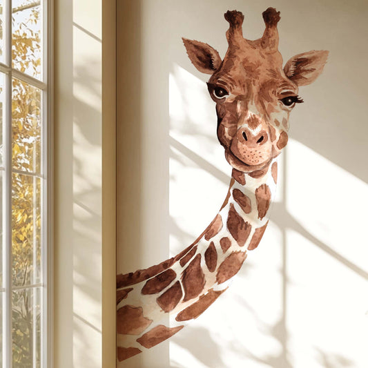 Kleines Safari-Kinderzimmer mit hervorlugender Giraffe als Wandtattoo