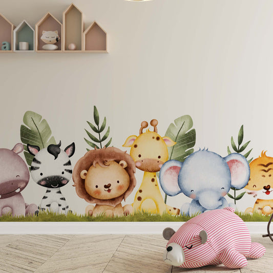 Geschlechtsneutrales Safari-Babyzimmer mit niedlichen Wandstickern mit Safari-Babytieren