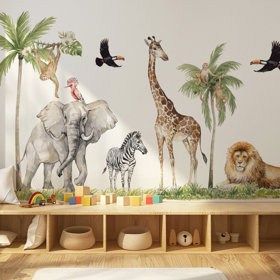 Nursery safari con decalcomanie murali di animali della savana ad acquerello sopra la culla